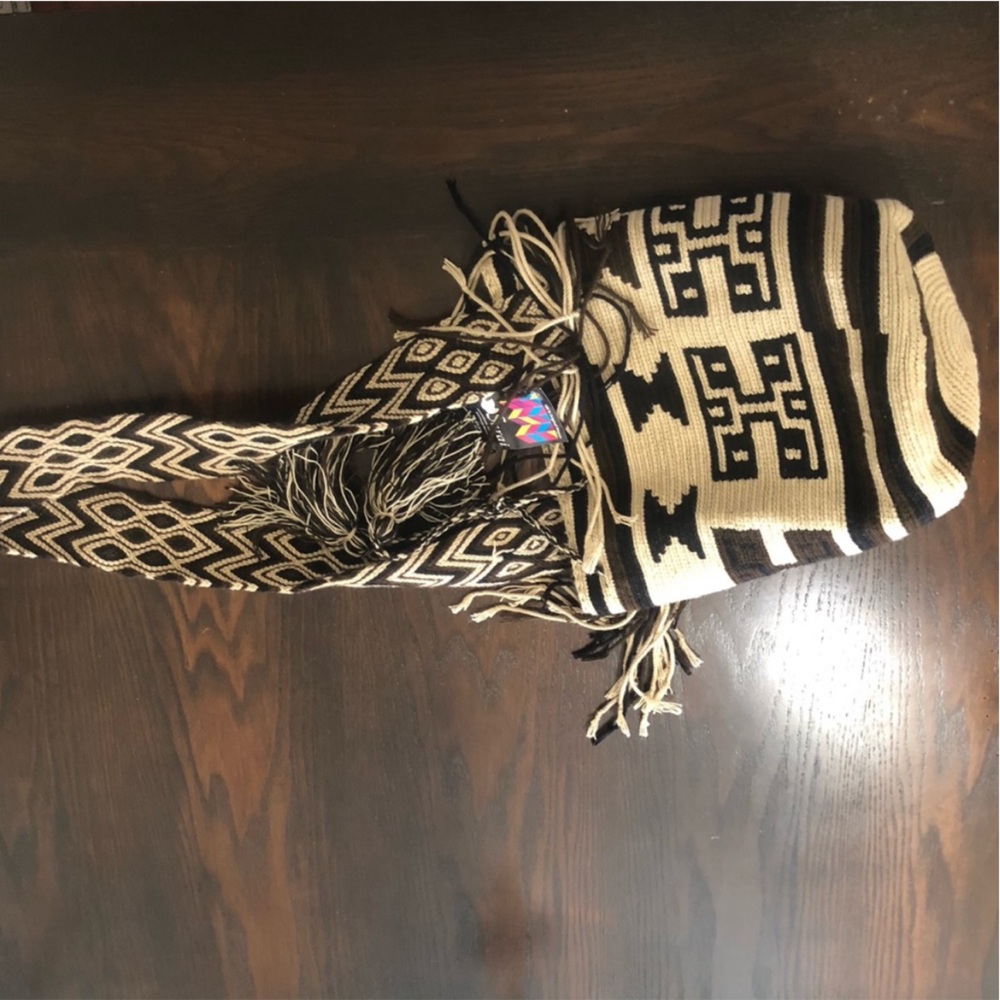 NWT SARAI WAYUU Black and Tan Patterned Woven Crossbody Bag Columbia made XL - Picture 14 of 16